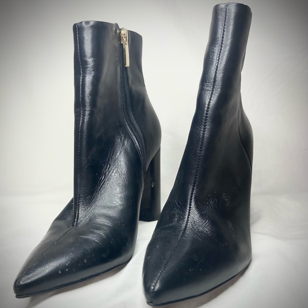 L’intervalle leather ankle boots with gold zipper.